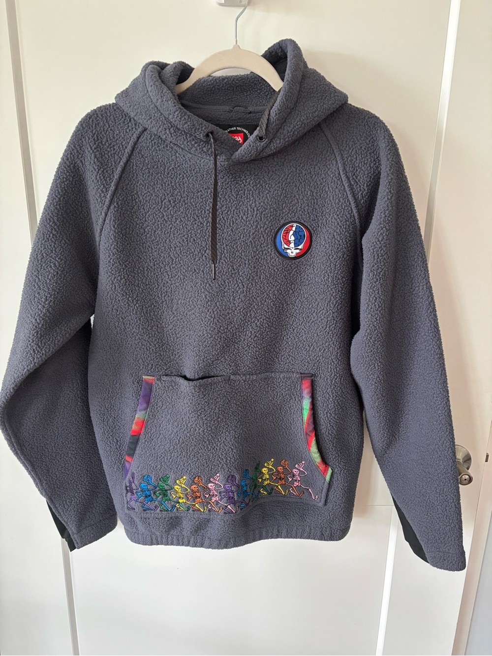 686 Gray Sherpa Hoodie with Grateful Dead Patches!  Small.  Unisex